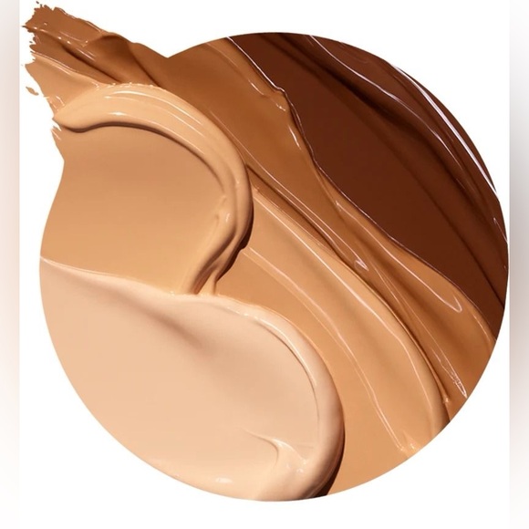 Rare Beauty Liquid Touch Weightless Foundation in 130N (Light, Neutral Beige) - Picture 5 of 6